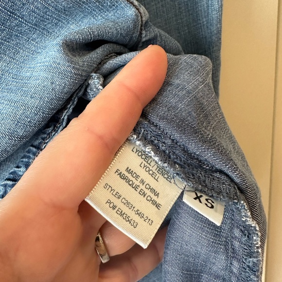 Cloth & Stone Chambray Slit Back Button Down Shirt - Picture 5 of 7